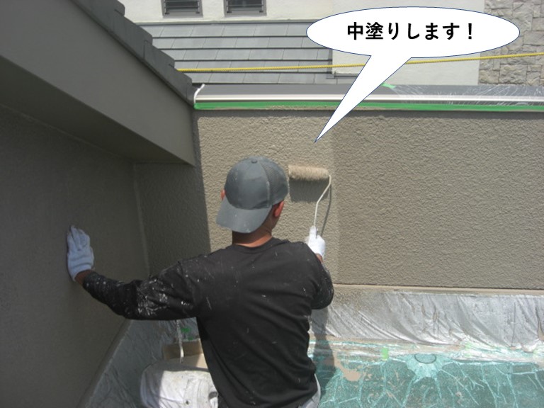 泉大津市の外壁を中塗り