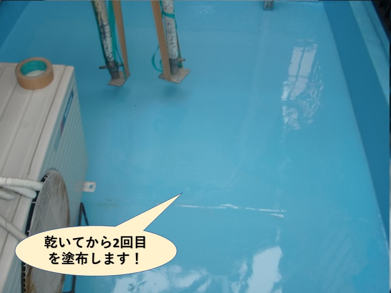 岸和田市のベランダのウレタンが乾いてから2回目を塗布します