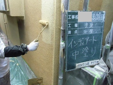 岸和田市春木本町の外壁塗装の中塗り