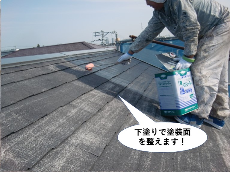 忠岡町の屋根の下塗りで塗装面を整えます