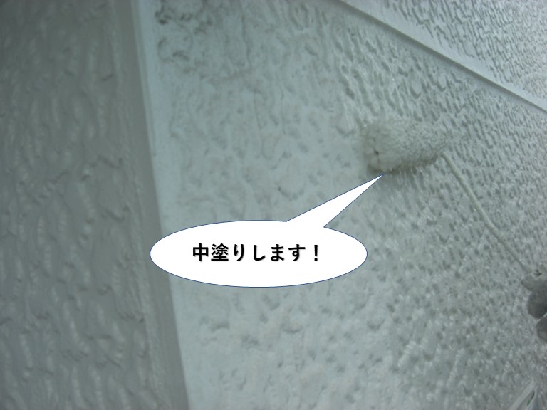 熊取町の外壁を中塗りします