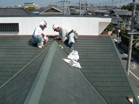 岸和田市上松町の屋根スレート瓦の下屋部分の葺き替え