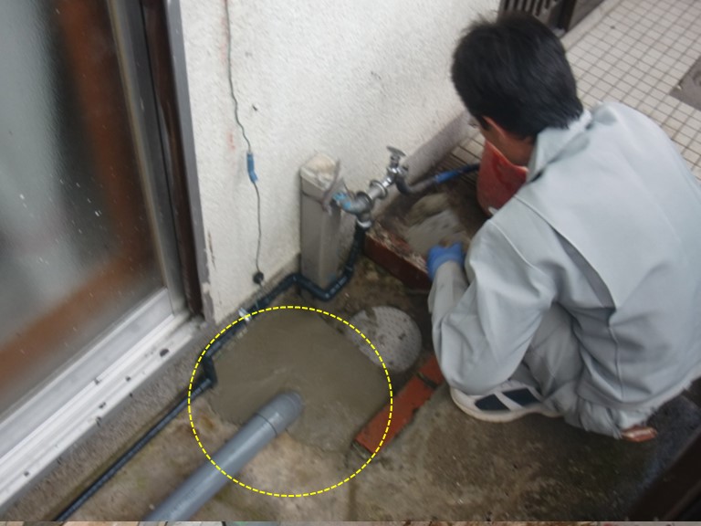 岸和田市土生町の水道管を地中で繋げました！