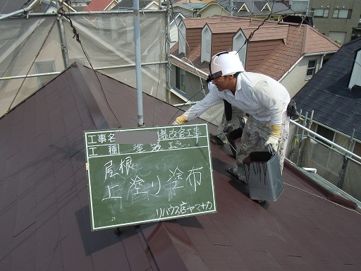 泉佐野市俵屋で屋根の上塗り塗装に入りました！