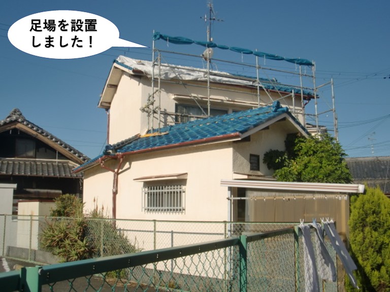 岸和田市の屋根に足場を設置