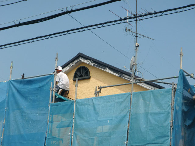 岸和田市八田町の屋根の破風板塗装