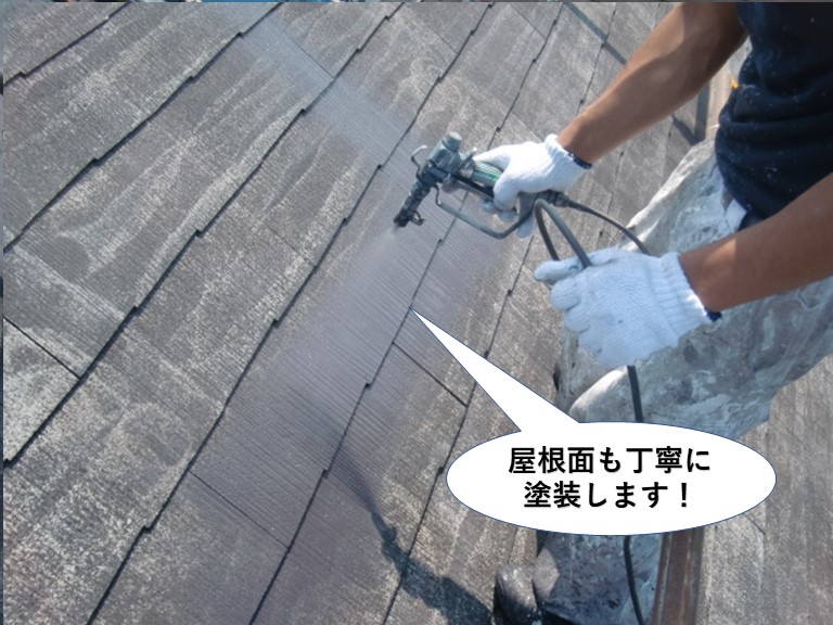 和泉市の屋根面も丁寧に塗装