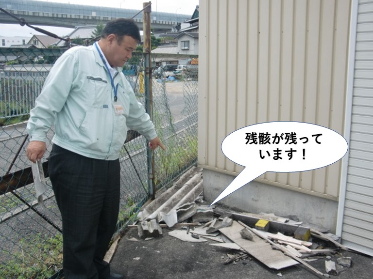 和泉市のガレージ破損部の残骸が残っています