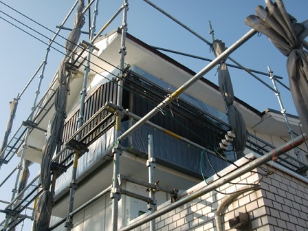 岸和田市上松町の外壁塗装で下地処理の工程