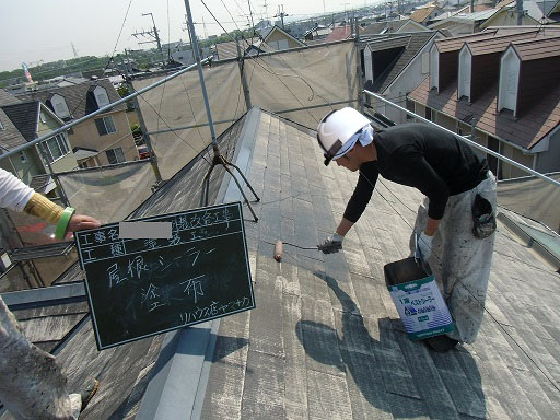 泉佐野市俵屋での屋根塗装での下地塗り