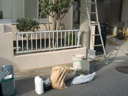 岸和田市極楽寺町の足場撤去と塀の塗装