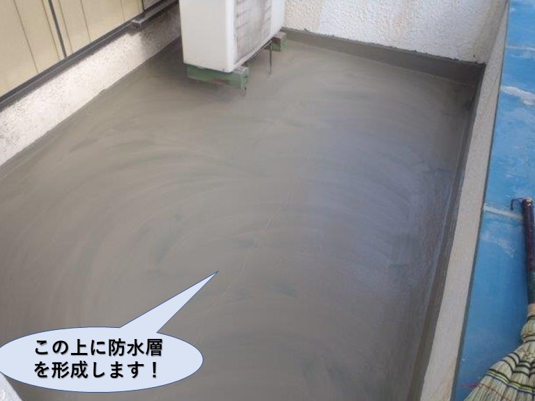 岸和田市のベランダに防水層を形成します