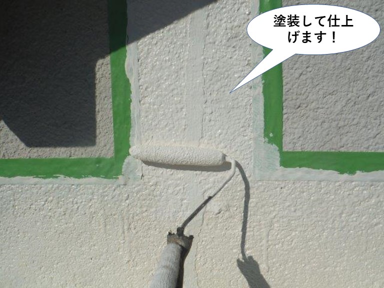 岸和田市のひび割れ補修箇所を塗装して仕上げます