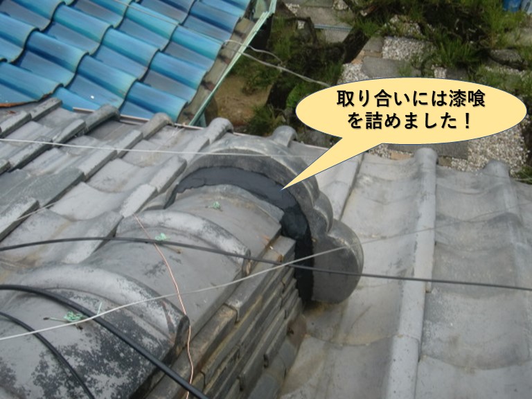 岸和田市の鬼瓦の取り合いは漆喰を詰めました