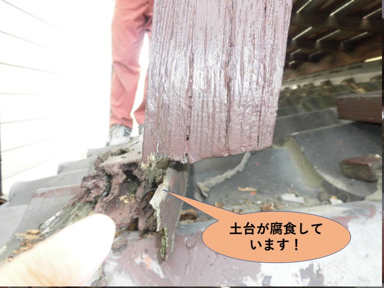 岸和田市のベランダの土台が腐食しています