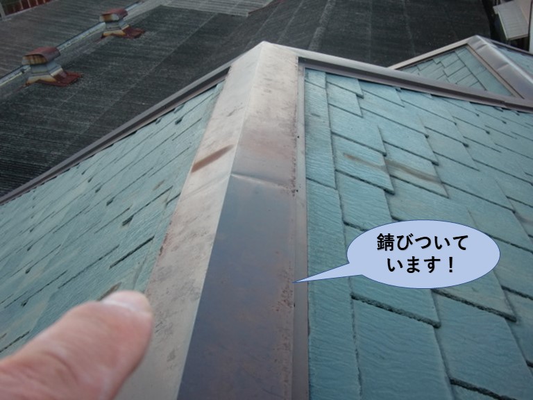 阪南市の屋根の棟板金が錆びついています！