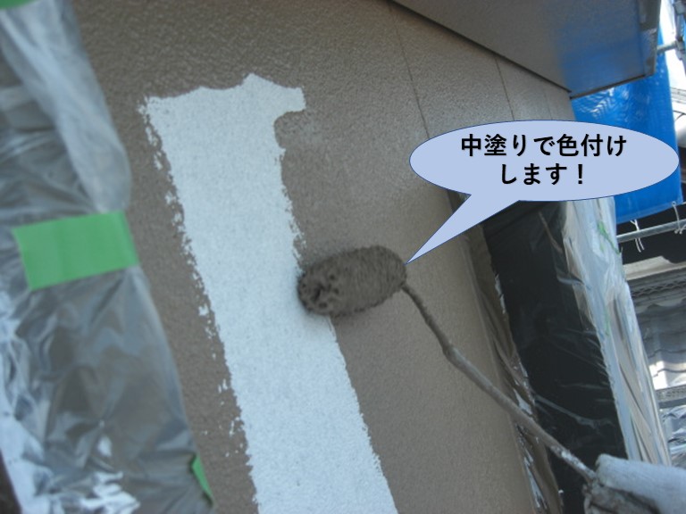 岸和田市の外壁を中塗りで色付けします