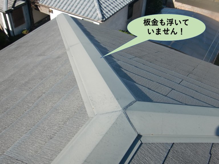 阪南市の屋根の棟板金も浮いていません！