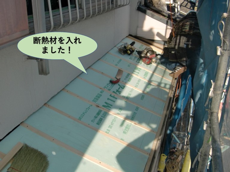 岸和田市の下屋に断熱材設置完了