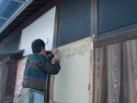 岸和田市東大路町の淡路産特上瓦の屋根の葺き替えと同時に腰板貼替