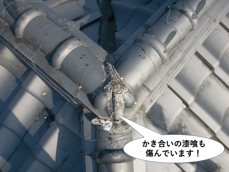 忠岡町の屋根のかき合いの漆喰も傷んでいます