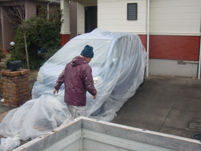 岸和田市包近町の高圧洗浄で車をシート養生