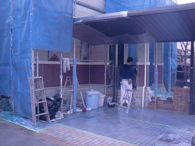 岸和田市包近町の塗装前の養生