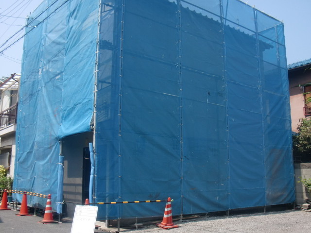 岸和田市藤井町で仮設足場設置完了