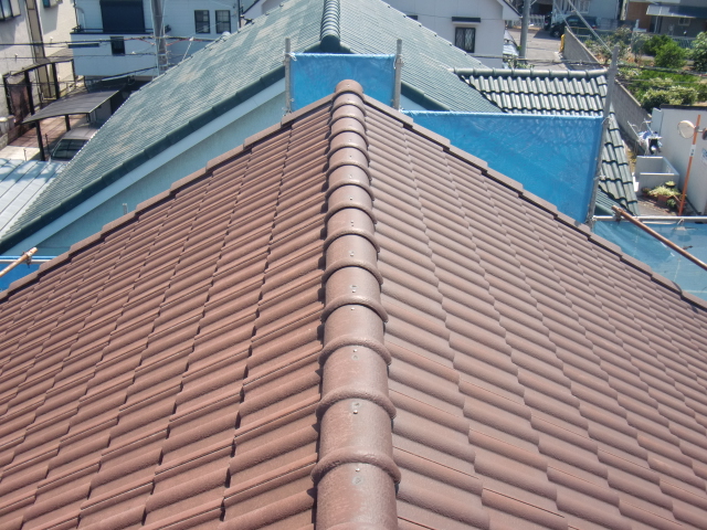 岸和田市西之内町の高圧洗浄後のセメント瓦屋根