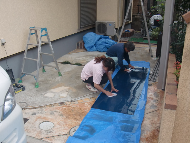 岸和田市西之内町のカーポートの屋根パネル洗浄