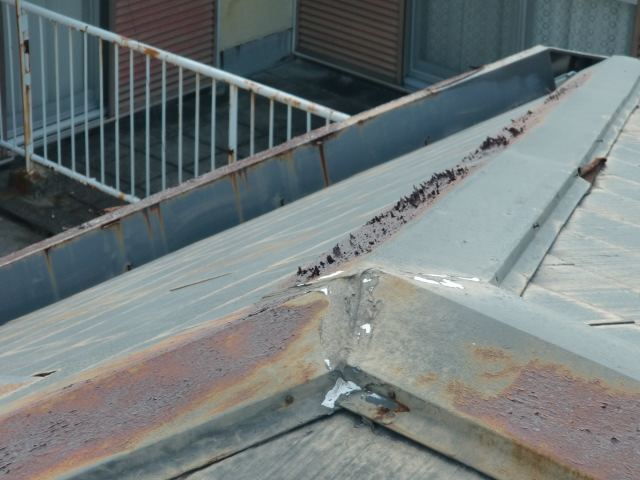 泉大津市の屋根の棟板金現況