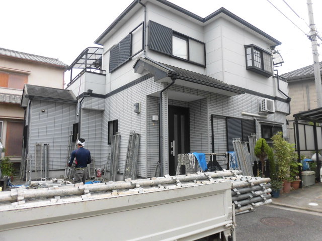 岸和田市三田町の塗装リフォームの足場設置