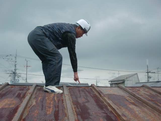 岸和田市のサビたカラー鋼板屋根