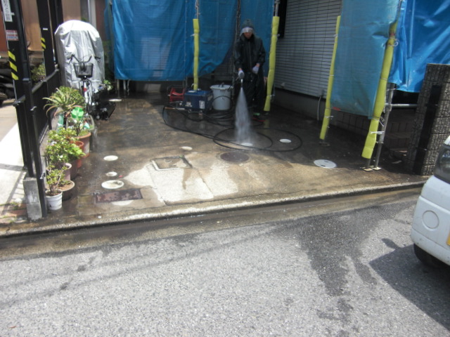 岸和田市三田町の駐車スペース洗浄