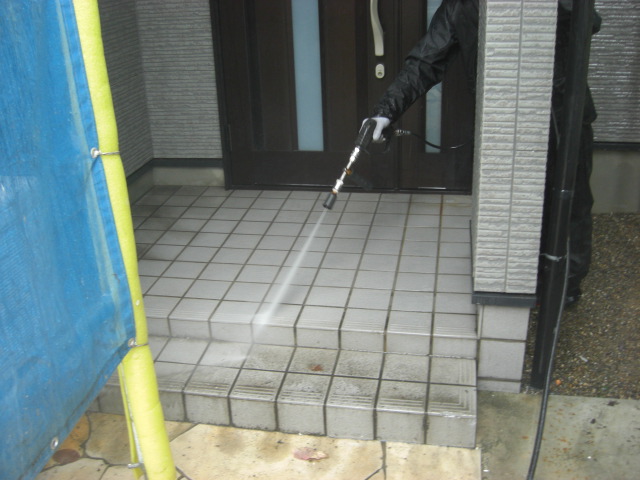 貝塚市の玄関タイルを洗浄