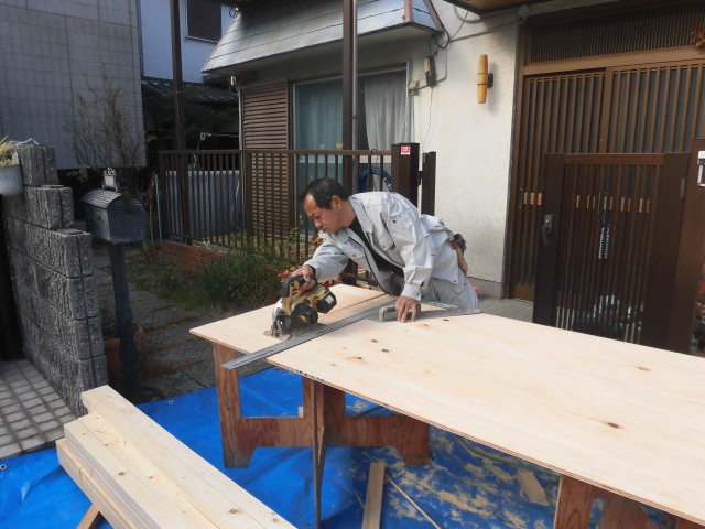 岸和田市土生町の物干し場設置工事