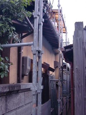 岸和田市春木本町の外壁塗装の足場着工