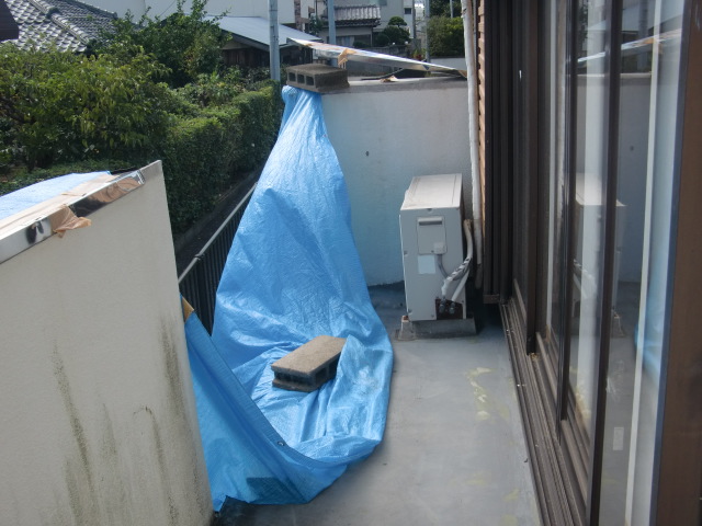 岸和田市の台風で倒壊したベランダの手すり