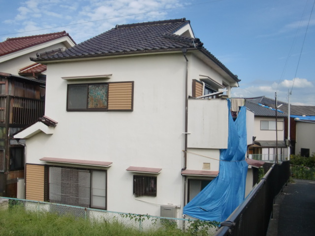 岸和田市の台風被害に遭ったベランダ