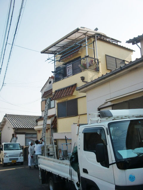 岸和田市の屋根の上のソーラーパネル撤去