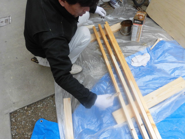 岸和田市の木材に防腐剤塗布