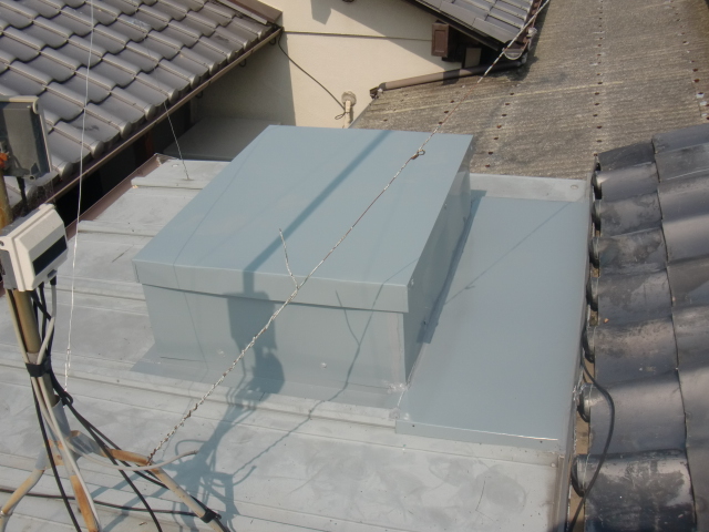 岸和田市内畑町のお風呂場の屋根かさ上げで板金を張りました
