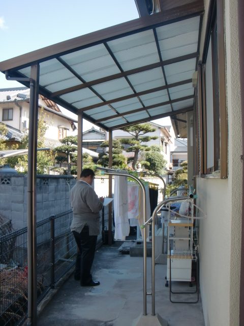 岸和田市西之内町のテラス屋根延長とバルコニー設置工事着工