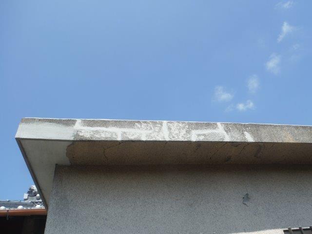岸和田市包近町の屋根のクラックを樹脂で補修完了