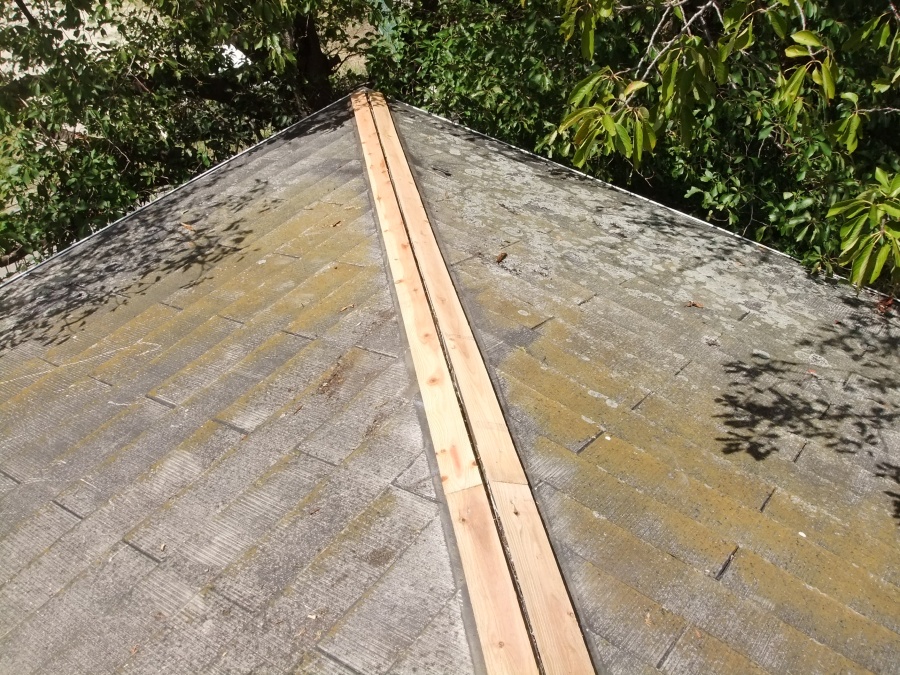 和泉市の屋根に新しい貫板を設置