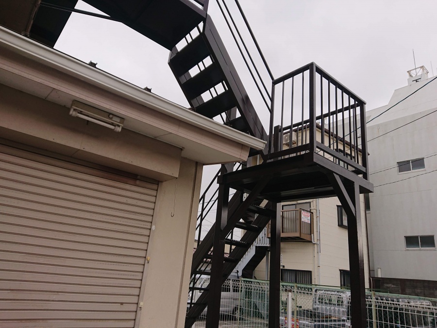 岸和田市の鉄骨階段を溶接補強して塗装