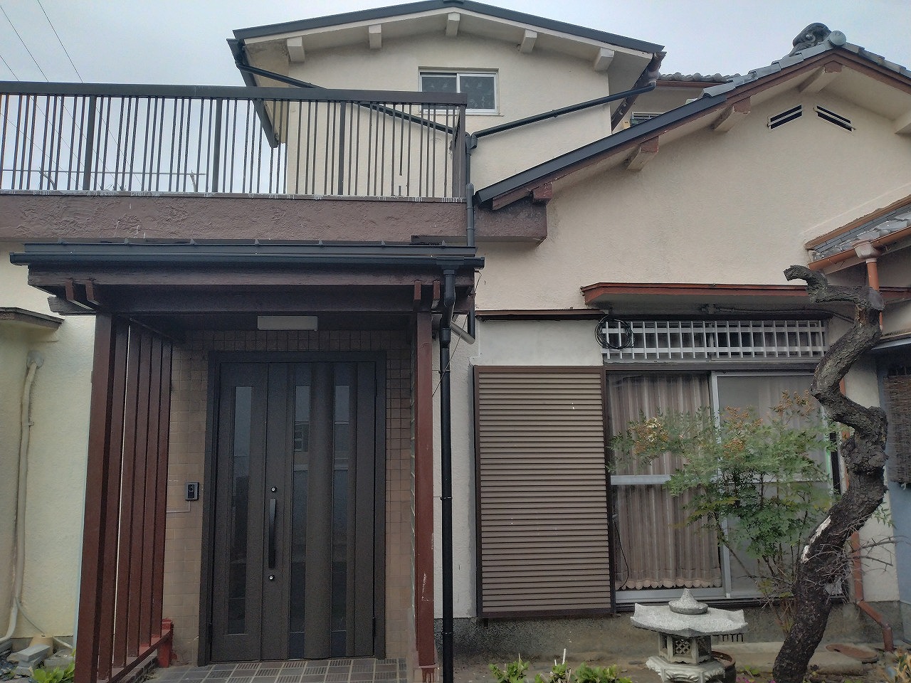 和泉市で外構工事と屋根工事完了