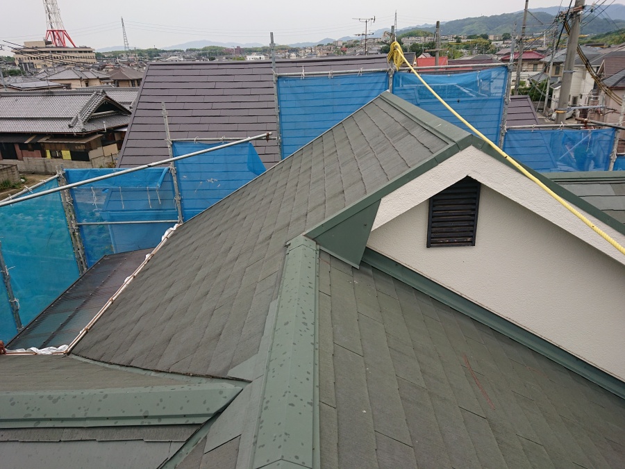 岸和田市のスレート屋根を塗装します