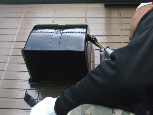 岸和田市尾生町の換気扇の屋外フード塗装