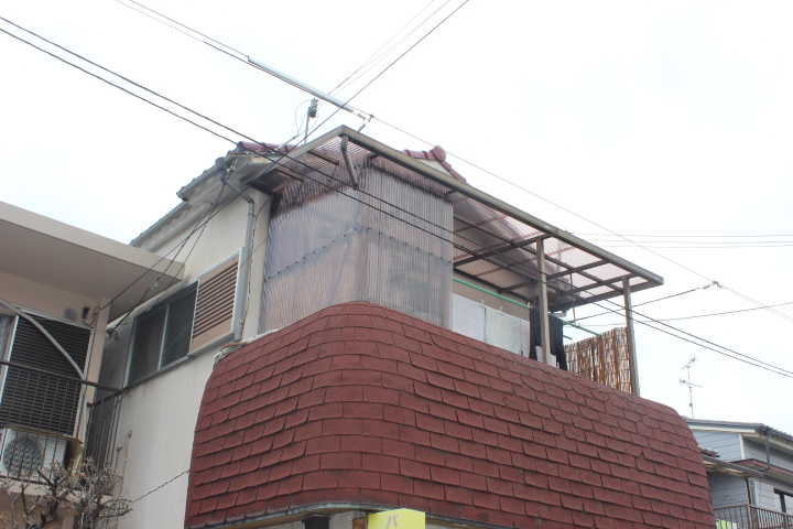 岸和田市宮前町のテラス屋根の波板張替え完了